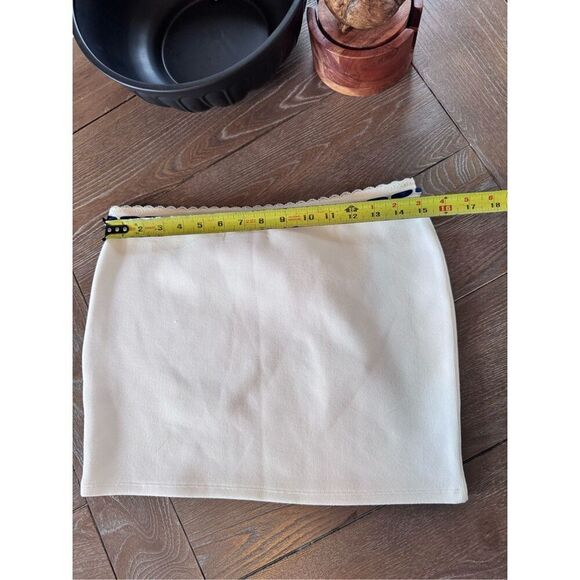 NWT White Fox Some You Win White Mini Skirt Size Medium - Picture 6 of 7